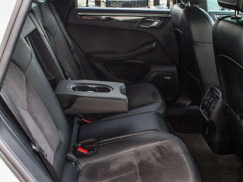 Used 2020 Porsche Macan Base image 39