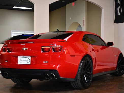 Used 2013 Chevrolet Camaro ZL1 w/ Gray Stripe Package RWD image 5