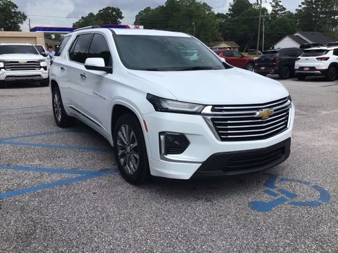 Used 2023 Chevrolet Traverse Premier FWD image 7