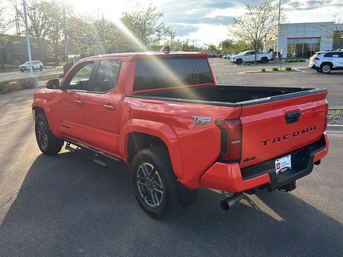 Used 2024 Toyota Tacoma TRD Sport AWD/4WD image 15