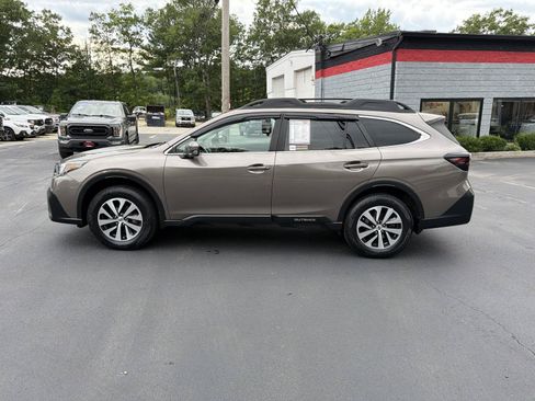 Used 2021 Subaru Outback Premium AWD/4WD image 2