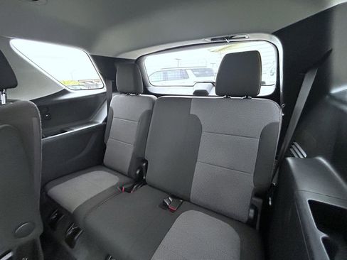 Used 2021 Chevrolet Traverse LT image 22