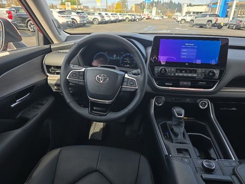 New 2026 Toyota Grand Highlander Platinum image 24