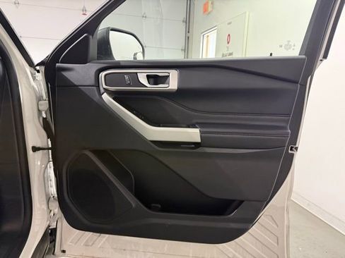 Used 2021 Ford Explorer XLT w/ Equipment Group 202A image 29