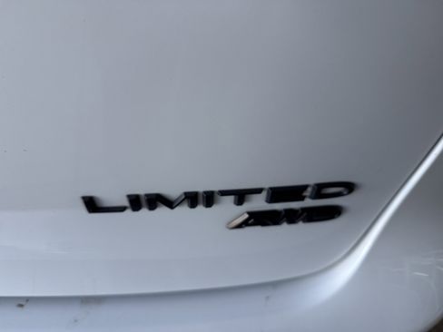 Used 2021 Chrysler Pacifica Limited w/ S Appearance Package image 10