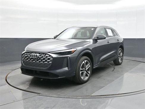 Certified 2025 Audi Q5 Premium w/ Convenience Package image 3