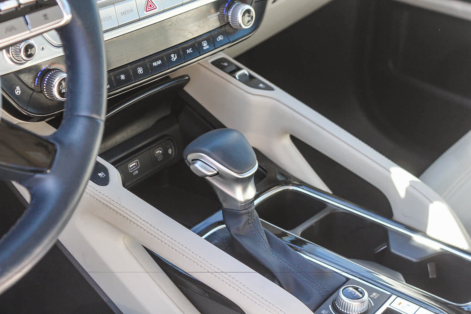 Used 2024 Kia Telluride SX Prestige AWD/4WD image 24