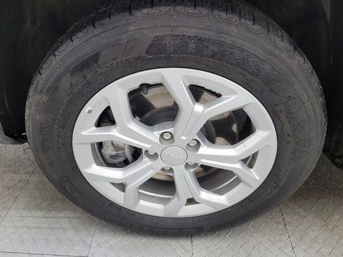 Used 2024 Jeep Compass Latitude image 31