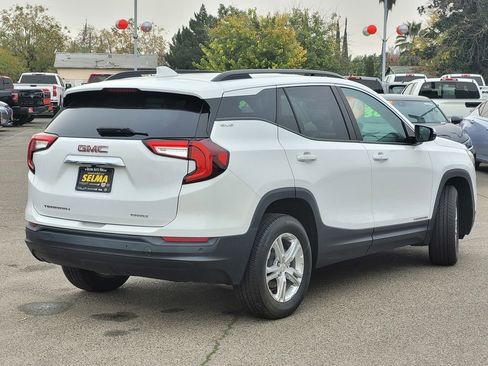 Used 2023 GMC Terrain SLE w/ Driver Convenience Package image 5