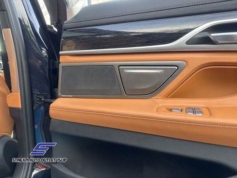 Used 2022 BMW 750i xDrive w/ Executive Package image 23