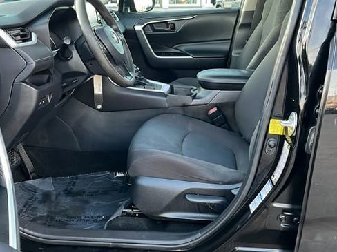 Used 2021 Toyota RAV4 LE w/ Carpet Mat Package (TMS) image 17