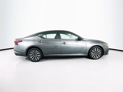 Used 2024 Nissan Altima 2.5 SV FWD image 10