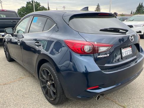Used 2018 MAZDA MAZDA3 Touring image 6