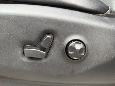 Used 2017 Chrysler Pacifica Limited w/ UConnect Theater Package image 14