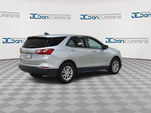 Used 2021 Chevrolet Equinox LS w/ LS Convenience Package AWD/4WD image 8