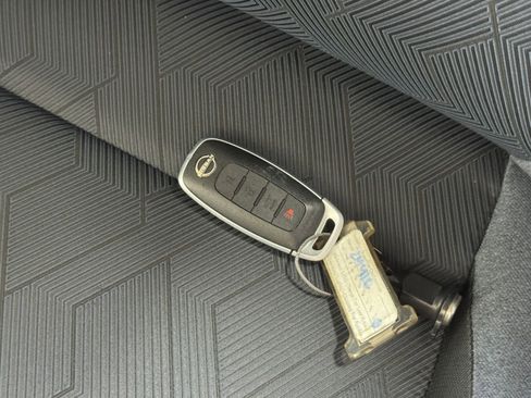 Used 2025 Nissan Versa SV image 21