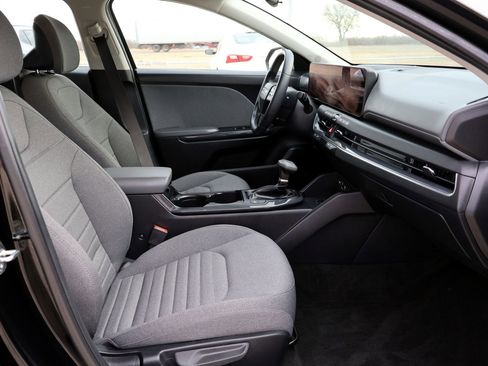 Used 2025 Kia K4 EX FWD image 11
