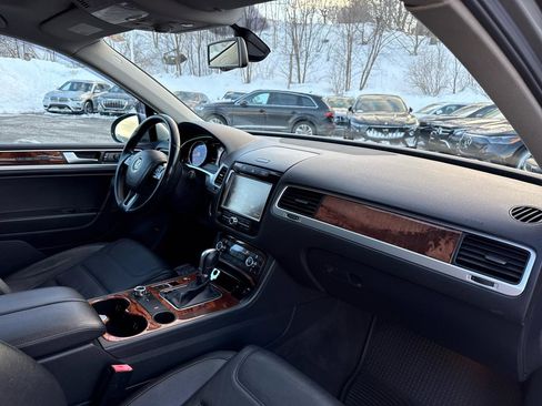 Used 2011 Volkswagen Touareg Hybrid image 34