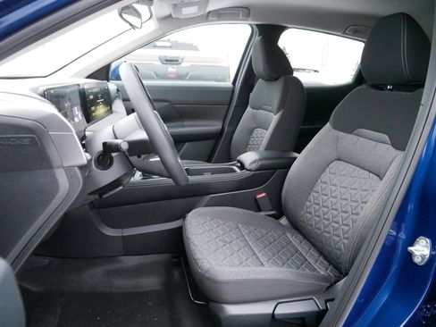 Certified 2025 Nissan Kicks SV w/ Illumination Package image 33