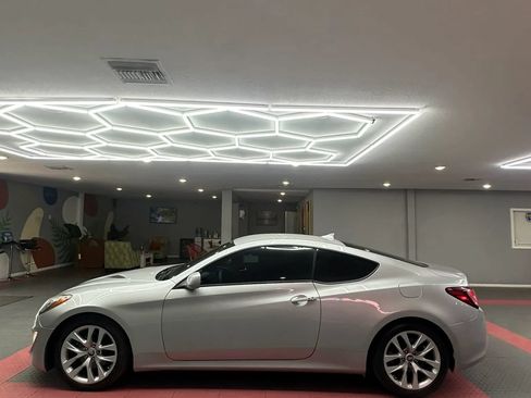 Used 2014 Hyundai Genesis 2.0T RWD image 3