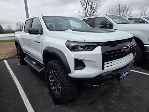Used 2025 Chevrolet Colorado ZR2 w/ Technology Package AWD/4WD image 1