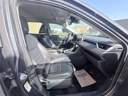 Used 2019 Toyota RAV4 XLE Premium w/ Advanced Technology Package FWD image 11