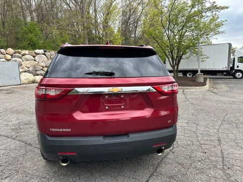 Used 2020 Chevrolet Traverse LT w/ LT Premium Package FWD image 4