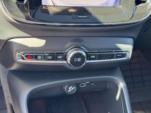 Certified 2024 Volvo XC40 B5 Core w/ Climate Package AWD/4WD image 27