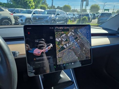 Used 2018 Tesla Model 3 Long Range RWD image 9