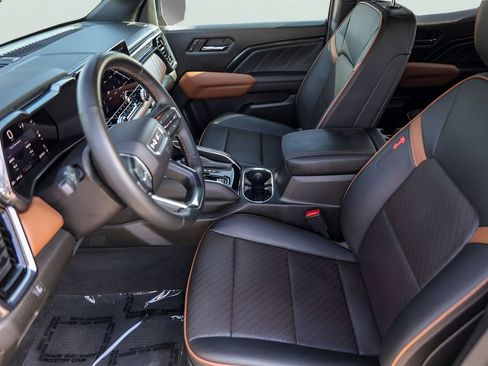 Used 2023 GMC Canyon AT4 w/ AT4 Premium Package AWD/4WD image 12