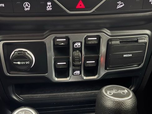 Used 2020 Jeep Wrangler Unlimited Sahara w/ Uconnect 4C Nav & Sound Group image 25