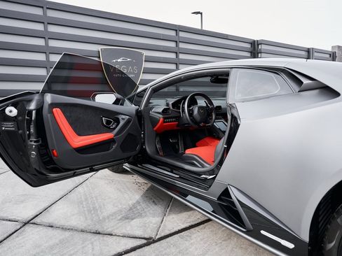 Used 2023 Lamborghini Huracan EVO image 35