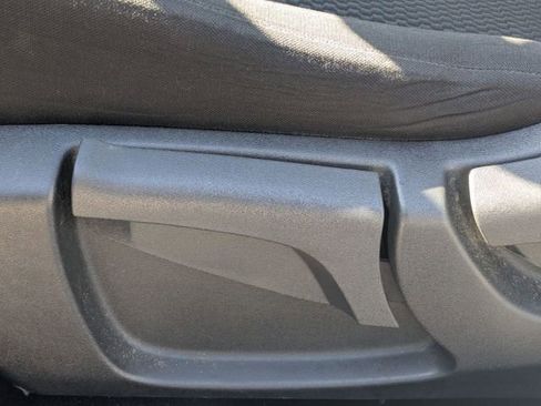 Used 2020 Nissan Rogue Sport S image 15