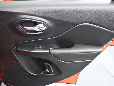 Used 2021 Jeep Cherokee Trailhawk w/ Technology Group image 16