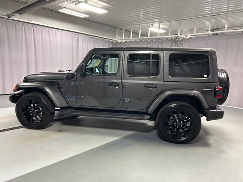 Used 2025 Jeep Wrangler Unlimited Sahara image 4