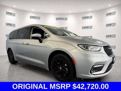 Used 2023 Chrysler Pacifica Touring-L