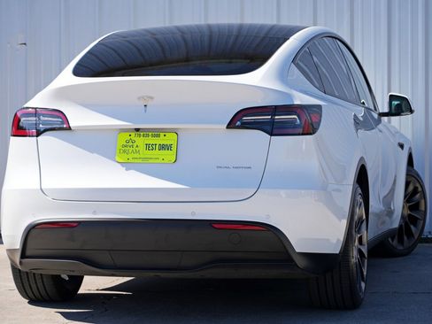 Used 2021 Tesla Model Y Long Range image 5