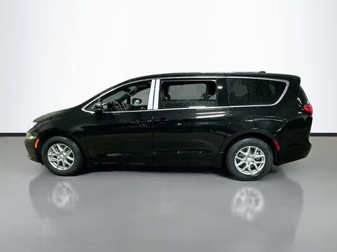 New 2026 Chrysler Pacifica Select image 9