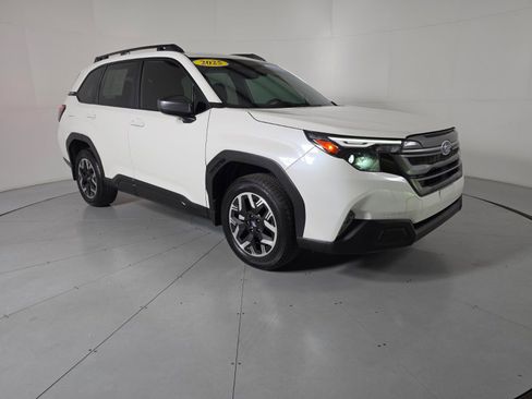 Certified 2025 Subaru Forester Premium AWD/4WD image 7