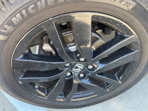 Used 2017 Honda Pilot Touring image 17
