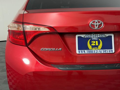 Used 2019 Toyota Corolla LE w/ Carpet Mat Package (TMS) FWD image 10