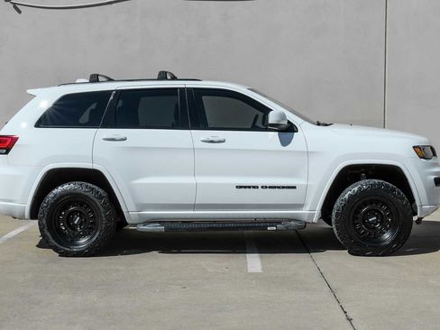 Used 2021 Jeep Grand Cherokee Laredo X image 7