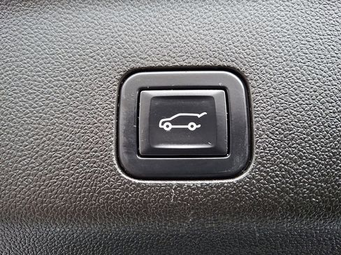 Used 2023 Chevrolet Tahoe RST image 31