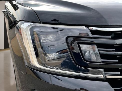Used 2021 Ford Expedition Limited AWD/4WD image 32