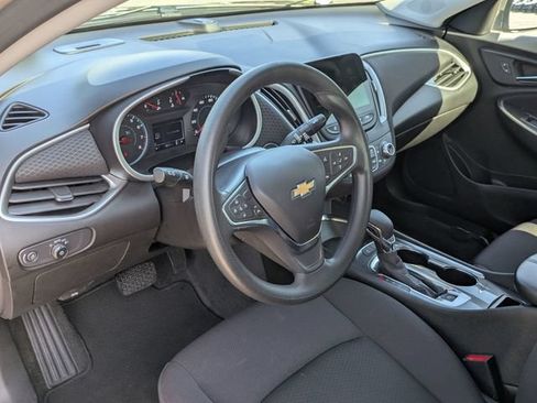 Used 2025 Chevrolet Malibu LT FWD image 31