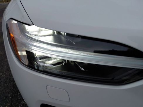 Used 2022 Volvo XC60 B5 Inscription w/ Advanced Package image 13