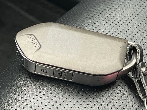 Used 2024 Kia Sorento S image 31