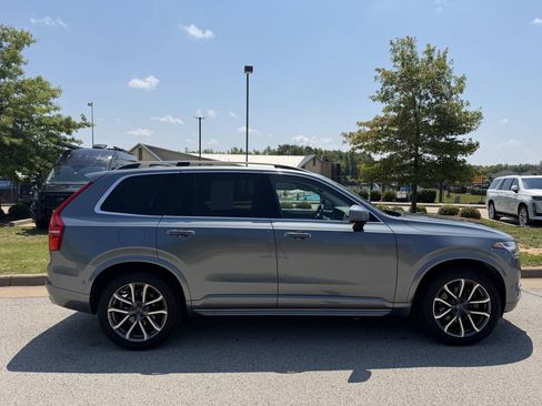 Used 2018 Volvo XC90 T6 Momentum w/ Convenience Package AWD/4WD image 4