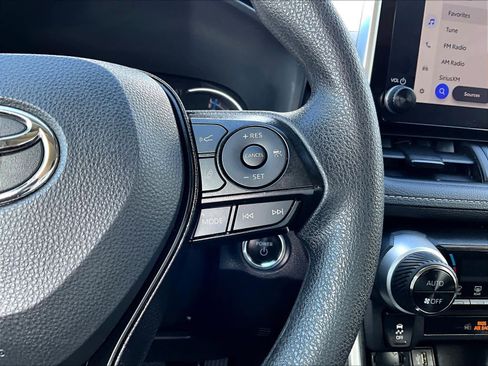 Used 2025 Toyota RAV4 XLE image 24