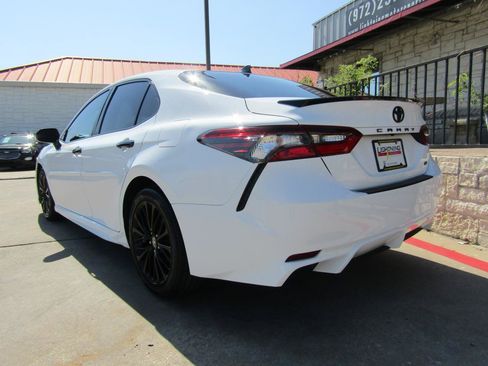 Used 2021 Toyota Camry SE FWD image 3
